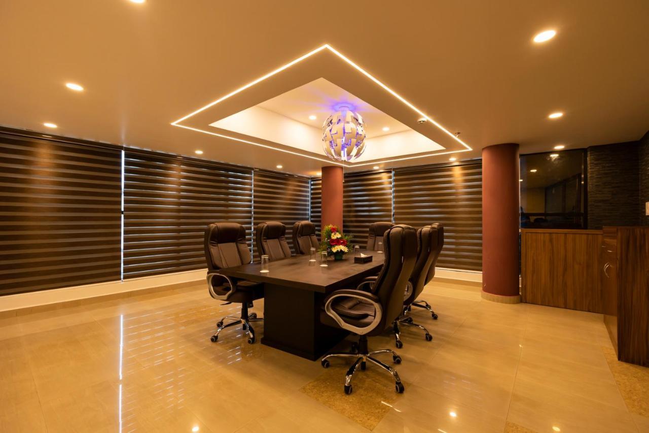 Hotel Dev Residency à Thiruvananthapuram Extérieur photo